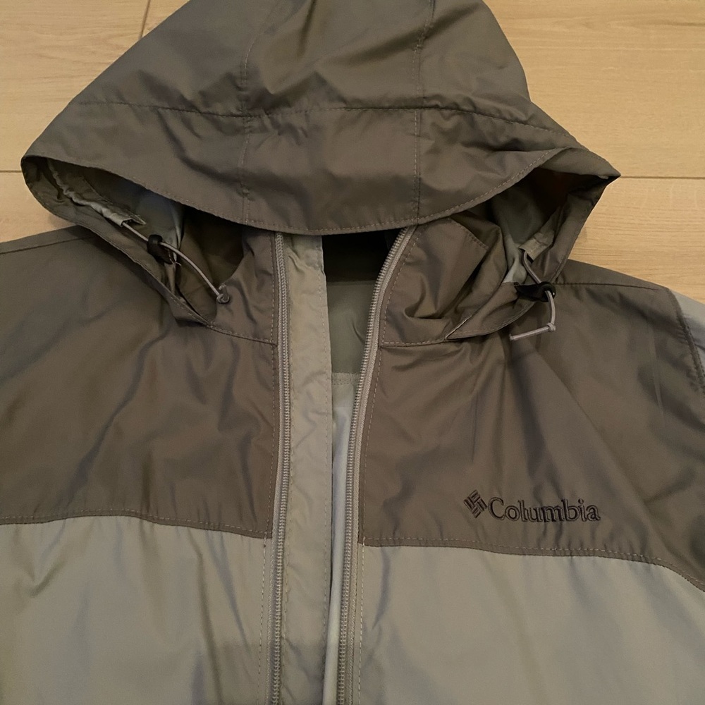 Columbia Raincoat - two tone grey colors. Size Medium. Only worn once. Packable